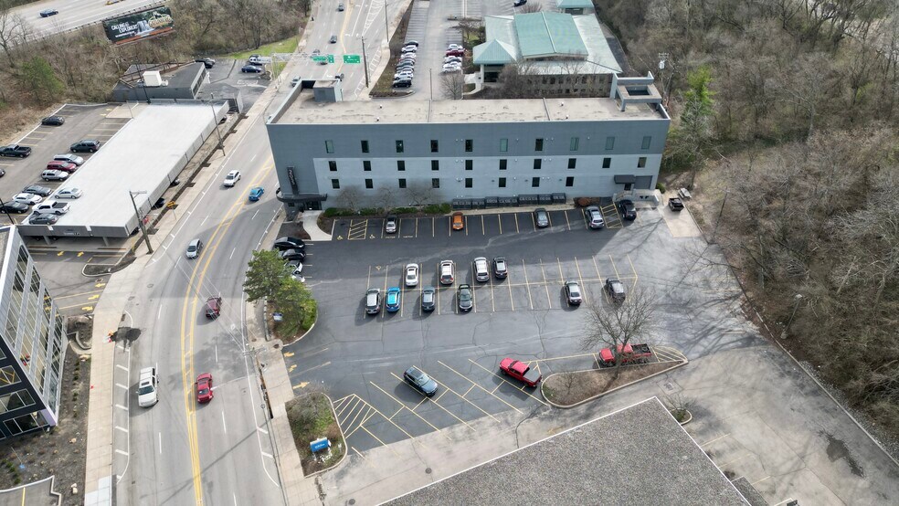 More Photos Of 2055 Reading Rd, Cincinnati Medical For Lease