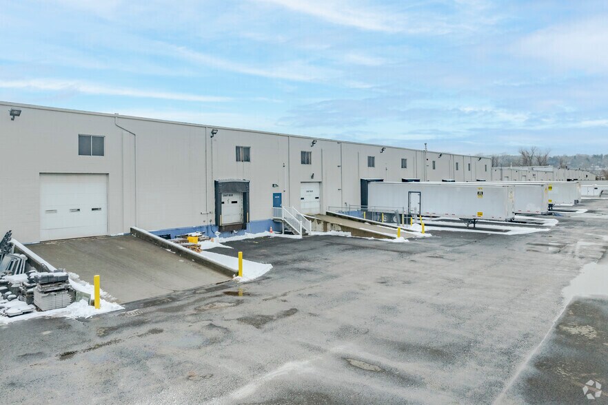 More Photos Of 100 Republic Dr, North Haven Warehouse For Lease