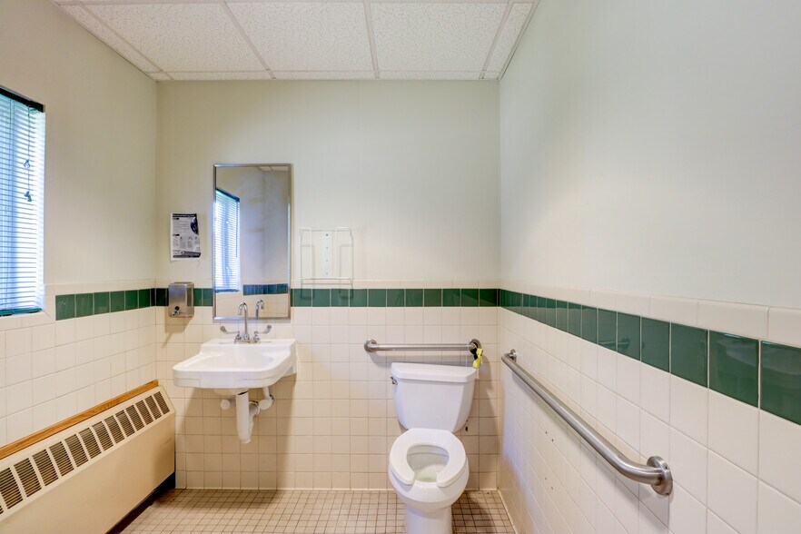 More Photos Of 4960 Hill Rd, Kennedy Schools For Sale