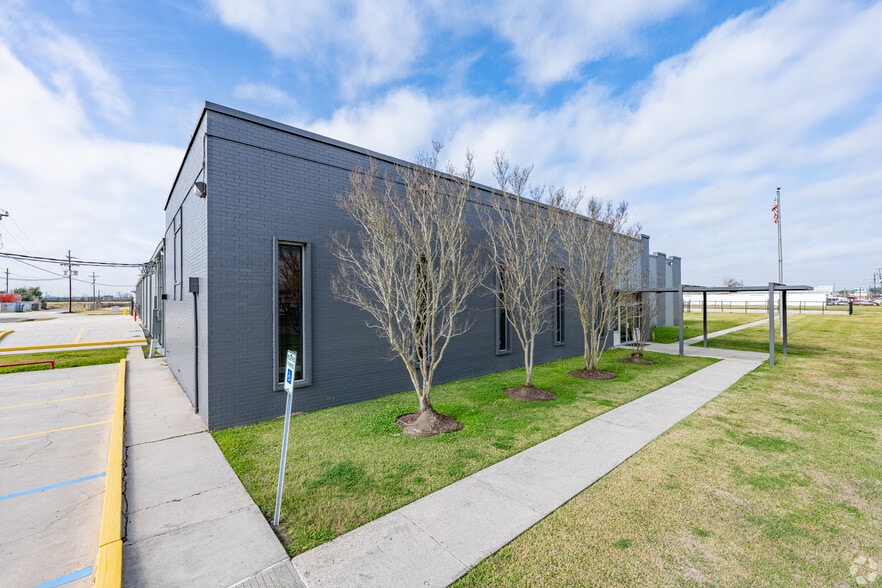 Primary Photo Of 403 W Admiral Doyle Dr, New Iberia Distribution For Sale
