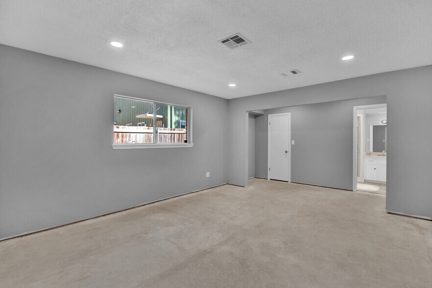 More Photos Of 26206 Oak Ridge Dr, Spring Office For Lease