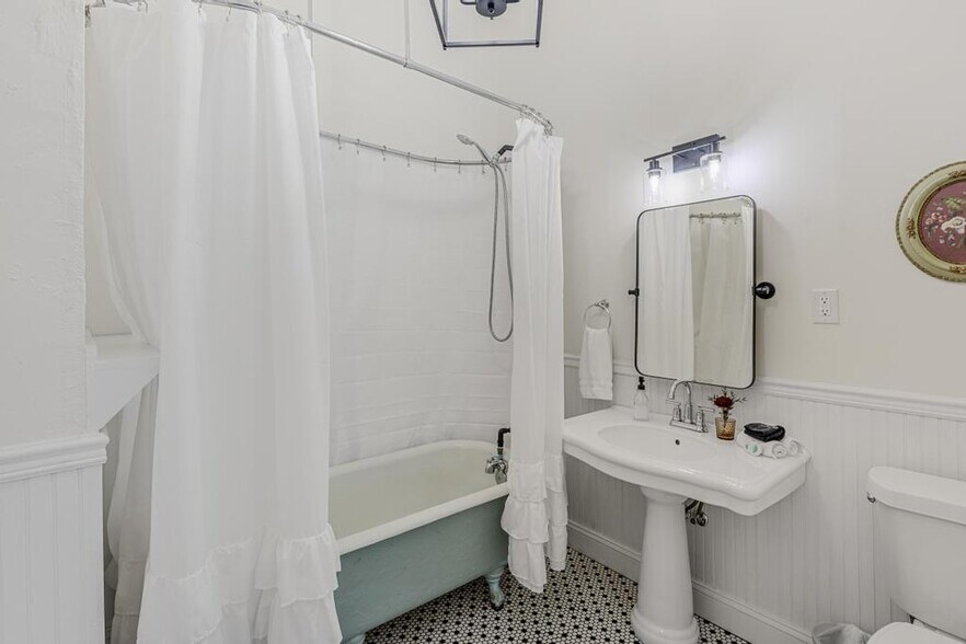 More Photos Of 252 Seavy St, Senoia Hospitality For Sale