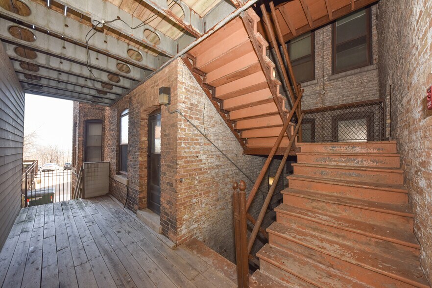 More Photos Of 1816 E Kane Pl, Milwaukee Apartments For Sale