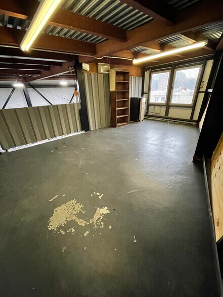 More Photos Of 147 Wayne St, Staten Island Warehouse For Lease