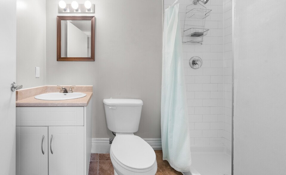 More Photos Of 605 Third Av, New Westminster Apartments For Sale