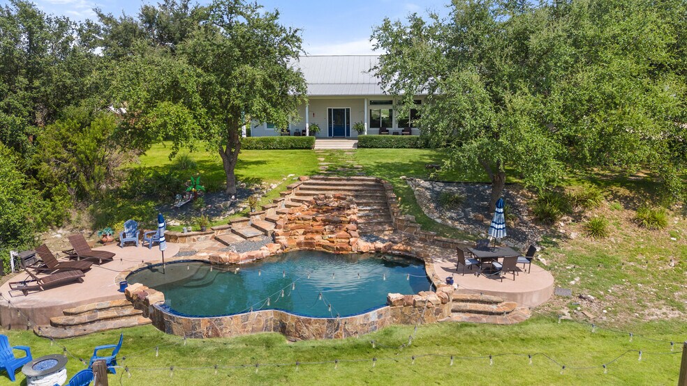 More Photos Of 4607 R O Dr, Spicewood Lodge Meeting Hall For Sale