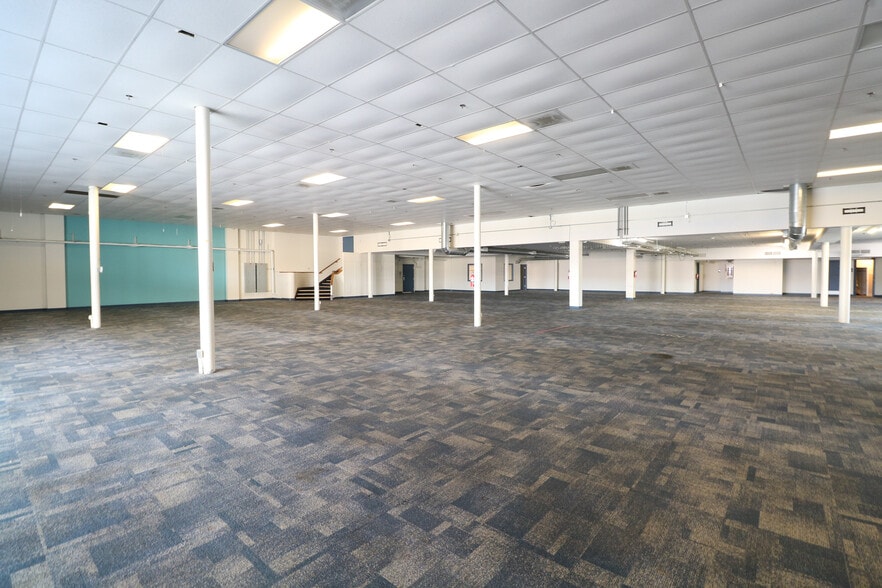 More Photos Of 181 Anderson Ave, Coos Bay Department Store For Sale