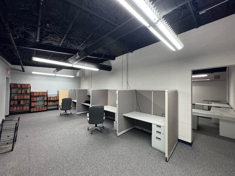 More Photos Of 510 N Pearl St, Macomb Industrial For Sale