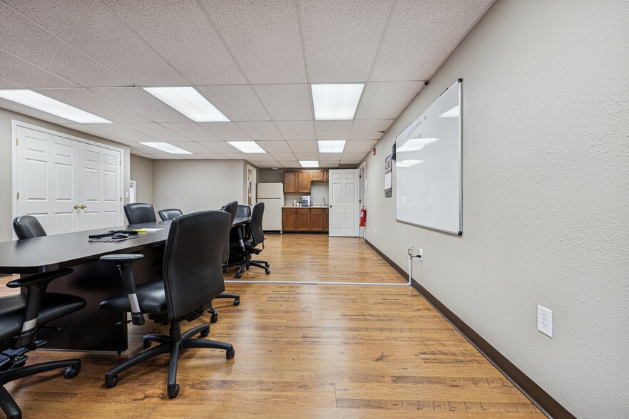 More Photos Of 3502 Dickerson Pike, Nashville Flex For Sale