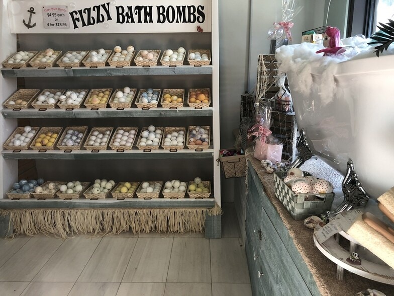 More Photos Of 9-19 Fillmore Dr, Sarasota Storefront Retail Office For Lease