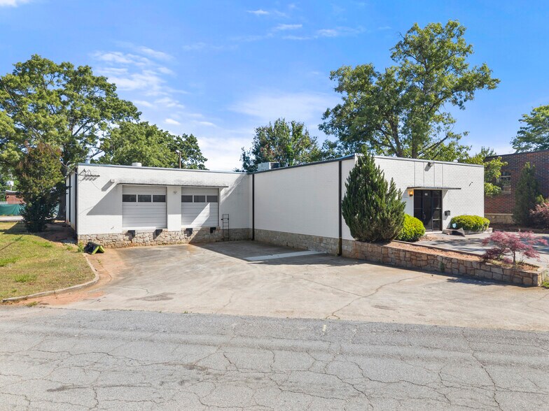 More Photos Of 203 Rio Cir, Decatur Light Distribution For Lease