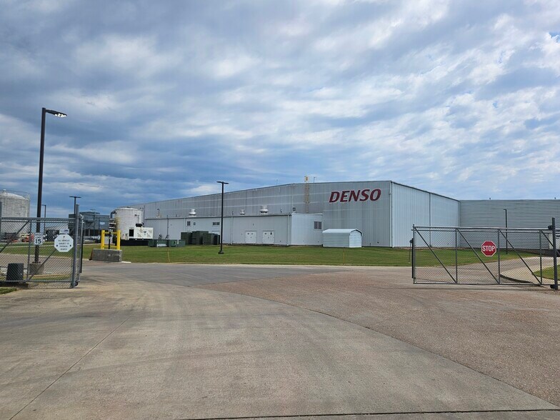 More Photos Of 100 Denso Rd, Osceola Manufacturing For Lease