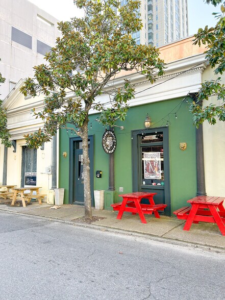 More Photos Of 69 St Michael St, Mobile Restaurant For Lease
