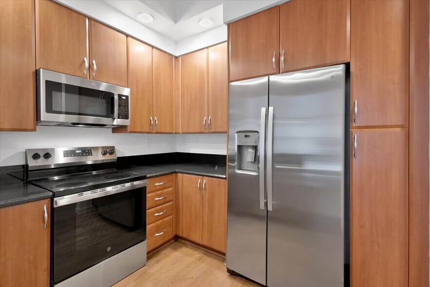More Photos Of 801 S Olive Ave, West Palm Beach Apartments For Lease