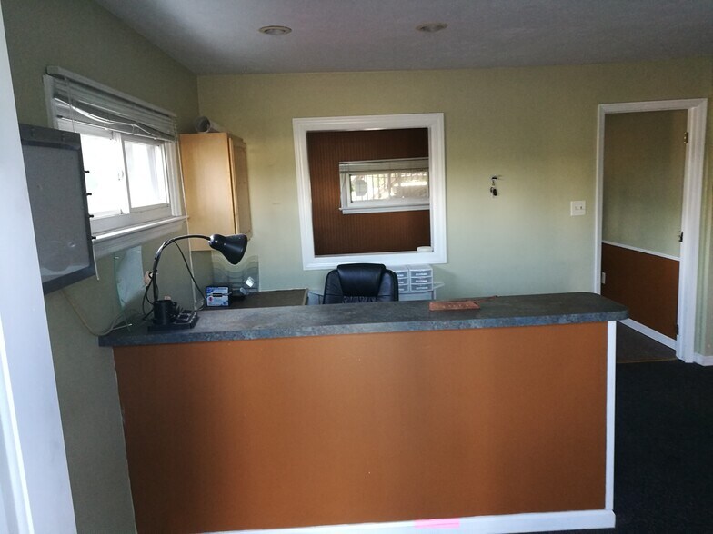More Photos Of 1303 Veterans Hwy, Bristol Office For Sale