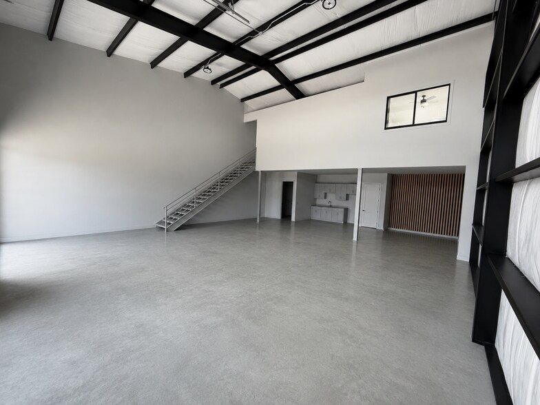More Photos Of 451 Farrell Rd, Dripping Springs Light Distribution For Sale