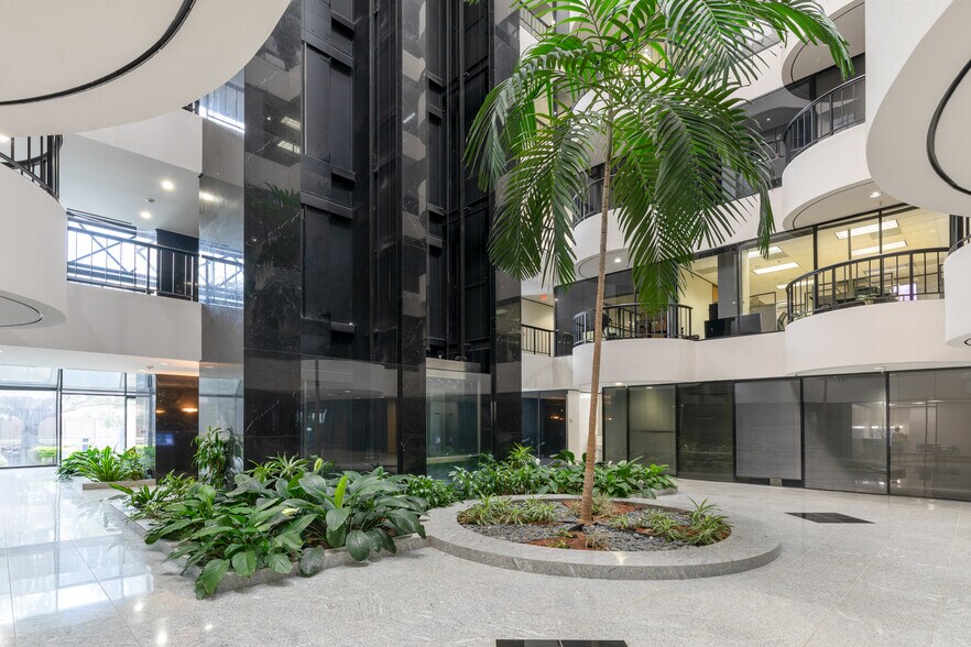 More Photos Of 1880 Dairy Ashford Rd, Houston Office For Lease