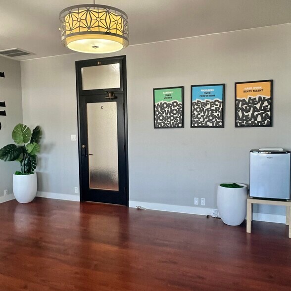 More Photos Of 12-20 N San Mateo Dr, San Mateo Medical For Lease