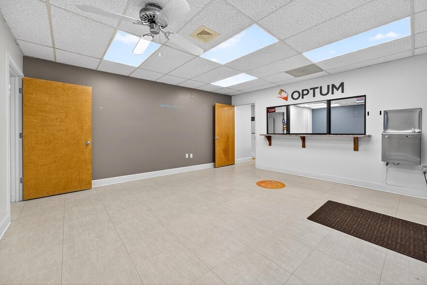 More Photos Of 220 N Westmonte Dr, Altamonte Springs Medical For Lease