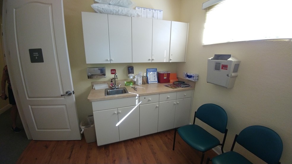 More Photos Of 530 SE 16th Pl, Cape Coral Medical For Lease