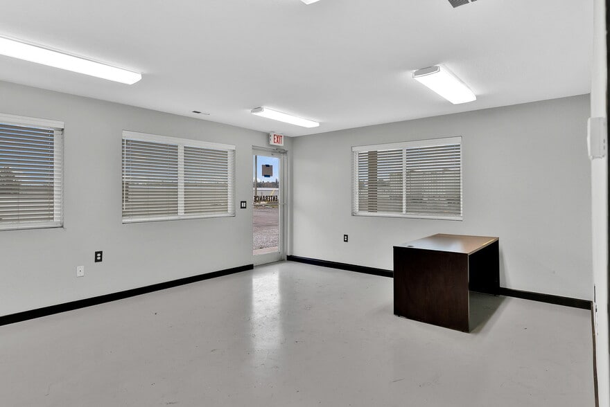 More Photos Of 11445 N Reed Rd, Hayden Warehouse For Lease