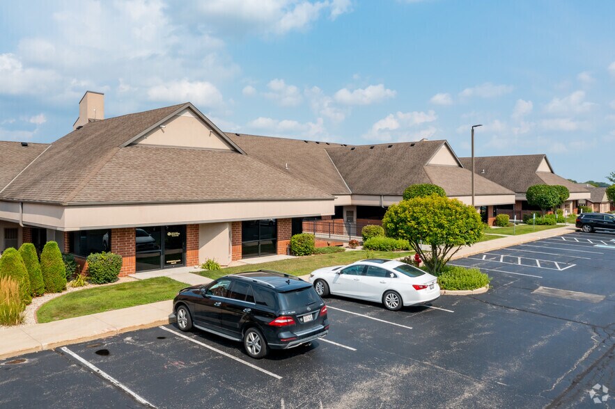 More Photos Of W177N9856-W178 N9912 Rivercrest Dr, Germantown Office For Lease