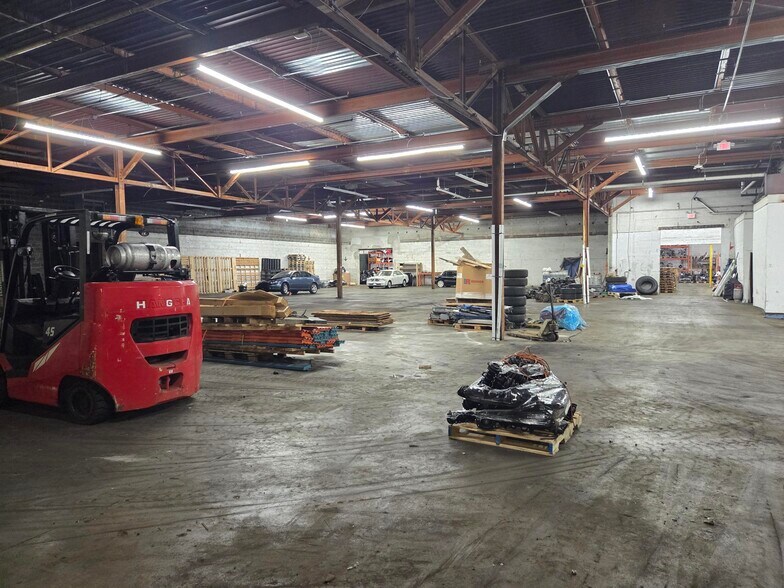 More Photos Of 263-275 Park Ave, East Hartford Warehouse For Lease