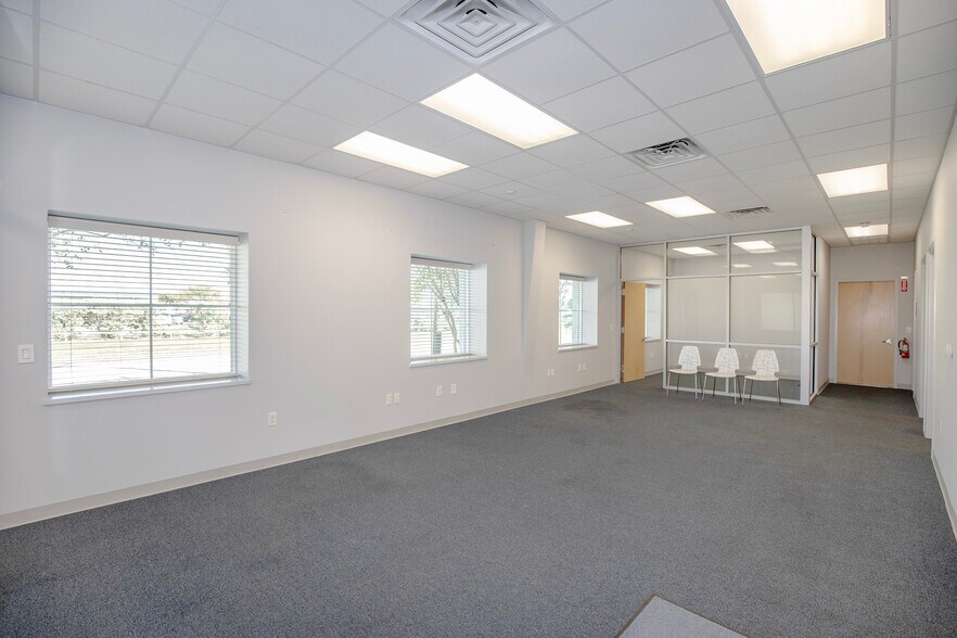 More Photos Of 1201 Butler Rd, League City Warehouse For Lease