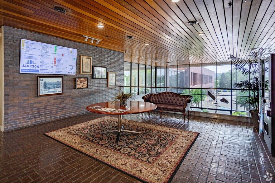 More Photos Of 800 Oak Ridge Tpke, Oak Ridge Medical For Lease