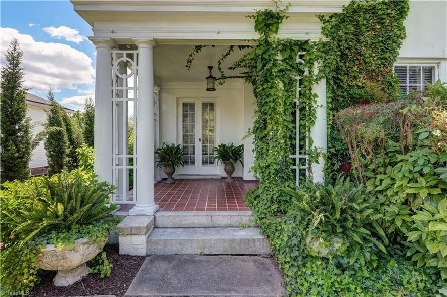 More Photos Of 17 E Main St, Thomasville Storefront Retail Office For Sale