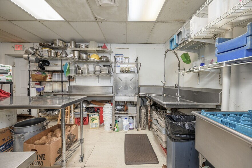 More Photos Of 314 Pioneer St, Akron Storefront For Sale