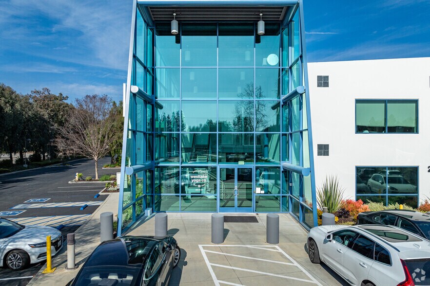 More Photos Of 2475 Townsgate Rd, Westlake Village Office For Lease