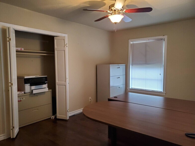 More Photos Of 5605 George Bush Dr, Katy Medical For Lease