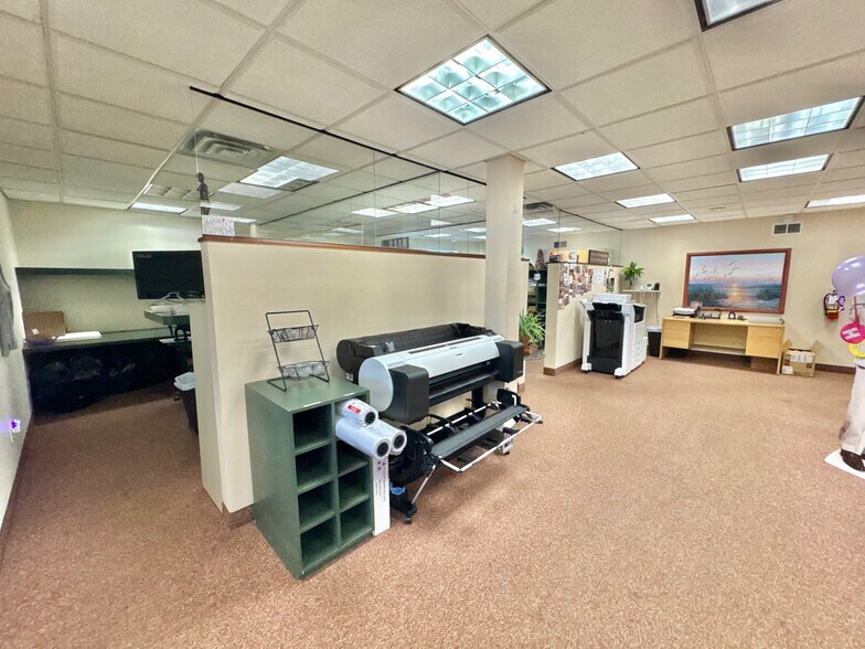 More Photos Of 4435 Austin Blvd, Island Park Office Residential For Sale