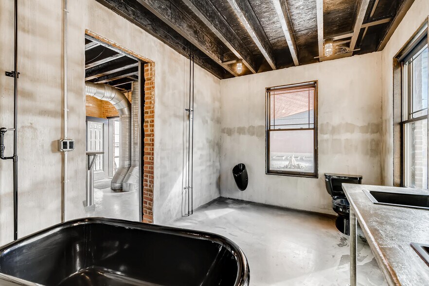 More Photos Of 289 E Main St, Westminster Office Residential For Lease