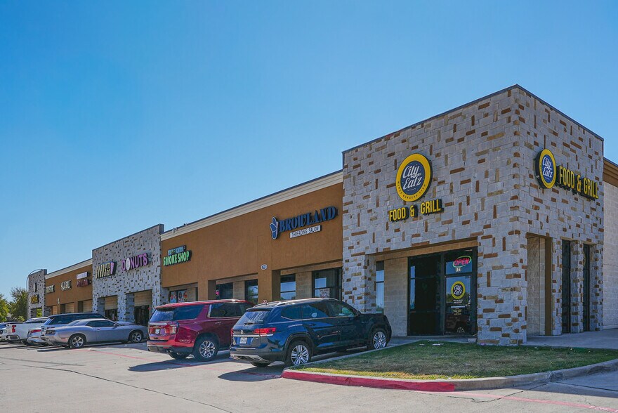 More Photos Of 710 E Sublett Rd, Arlington Unknown For Lease