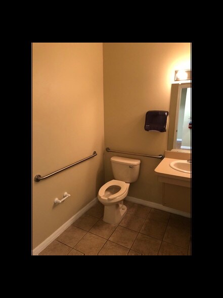 More Photos Of 1136-1138 Cypress Glen Cir, Kissimmee Medical For Sale