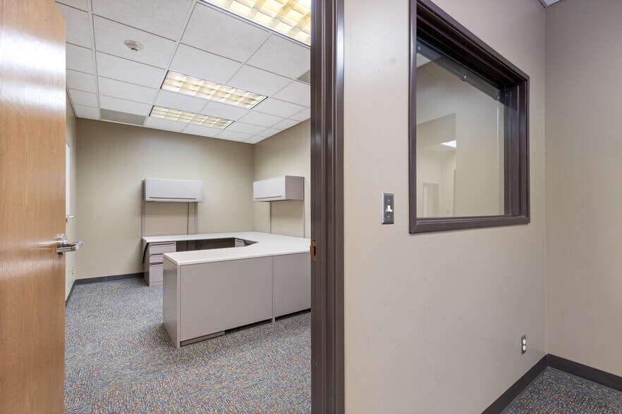 More Photos Of 212 S Main St, Grove Office For Sale