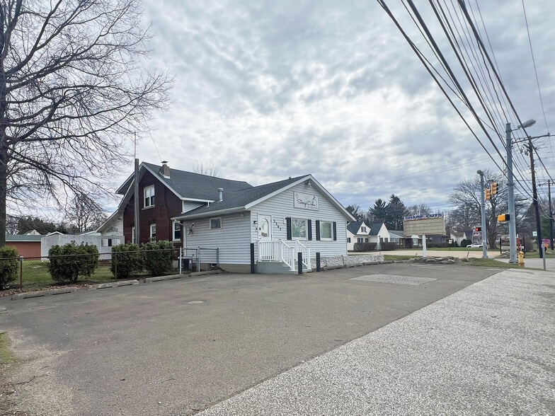 More Photos Of 3567 W 26th St, Erie Freestanding For Sale