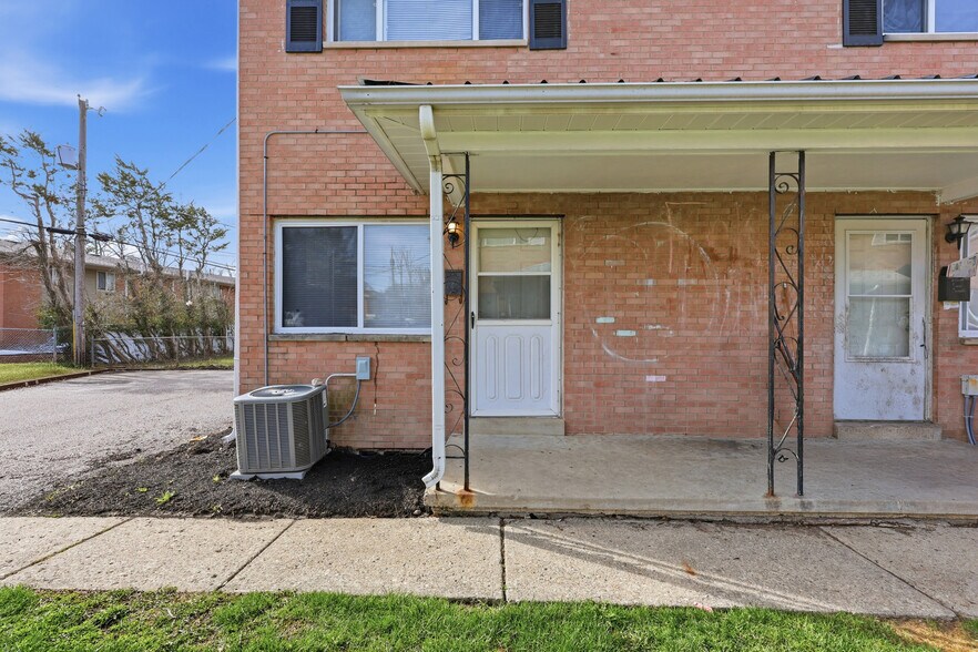 More Photos Of 5780 N Meadows Blvd, Columbus Apartments For Sale