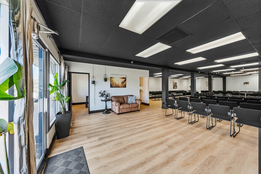 More Photos Of 239 SE G St, Grants Pass General Retail For Sale