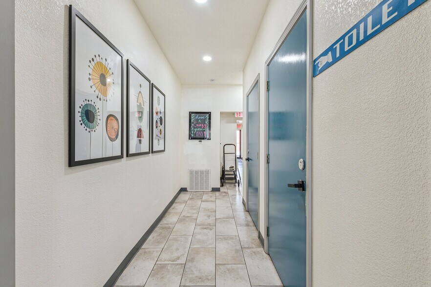 More Photos Of 424 W Chickasha Ave, Chickasha Storefront For Sale