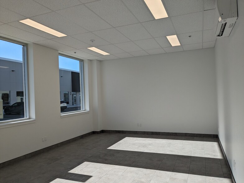 More Photos Of 241 King St, Barrie Unknown For Lease