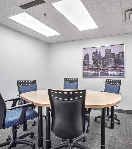 More Photos Of 400 Boul Curé-Labelle, Laval Loft Creative Space For Sale