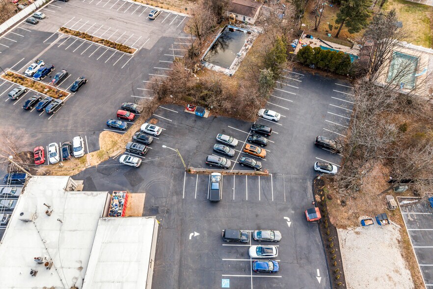 More Photos Of 113-115 W Ridge Pike, Conshohocken Storefront For Lease