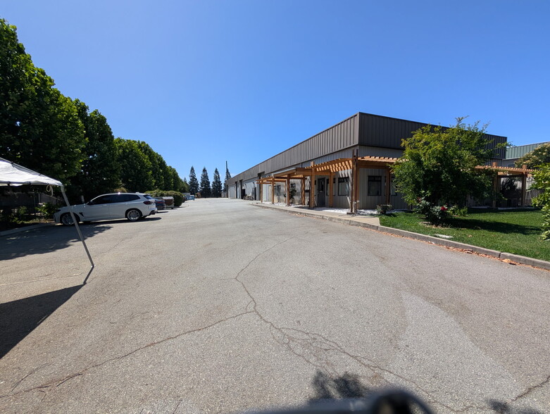 More Photos Of 230 Mayock Rd, Gilroy Warehouse For Lease