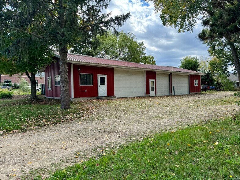 More Photos Of 112 N Madison St, Waunakee Warehouse For Sale