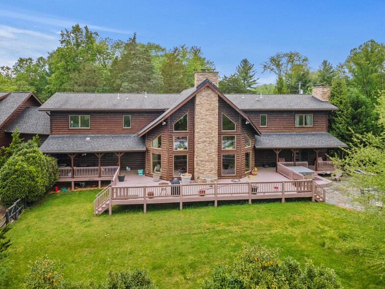 More Photos Of 11501 Popes Head Rd, Fairfax Garden Center For Sale