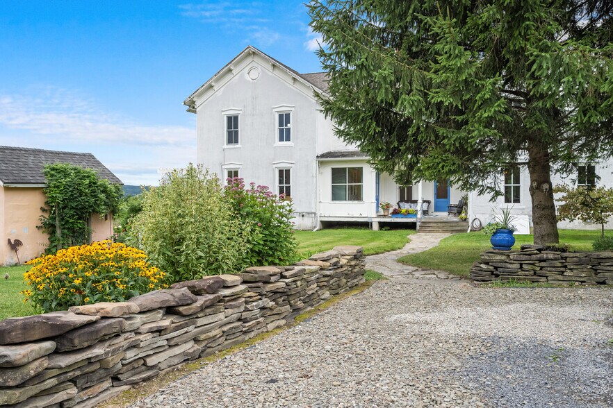 More Photos Of 9940 Middle Rd, Hammondsport Winery Vineyard For Sale