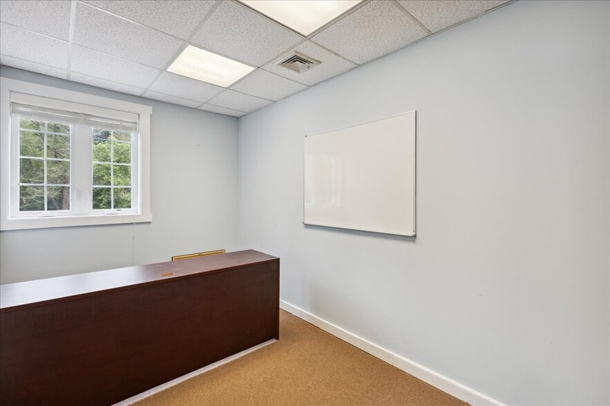 More Photos Of 10 Mystic Ln, Malvern Loft Creative Space For Sale